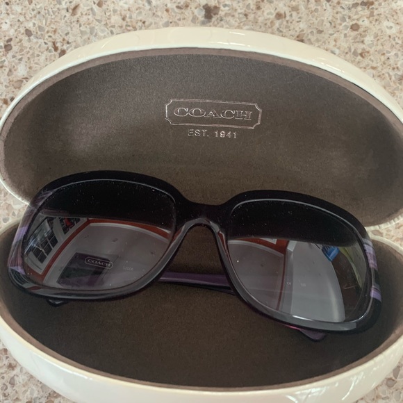 COPY - Coach sunglasses - Picture 2 of 3